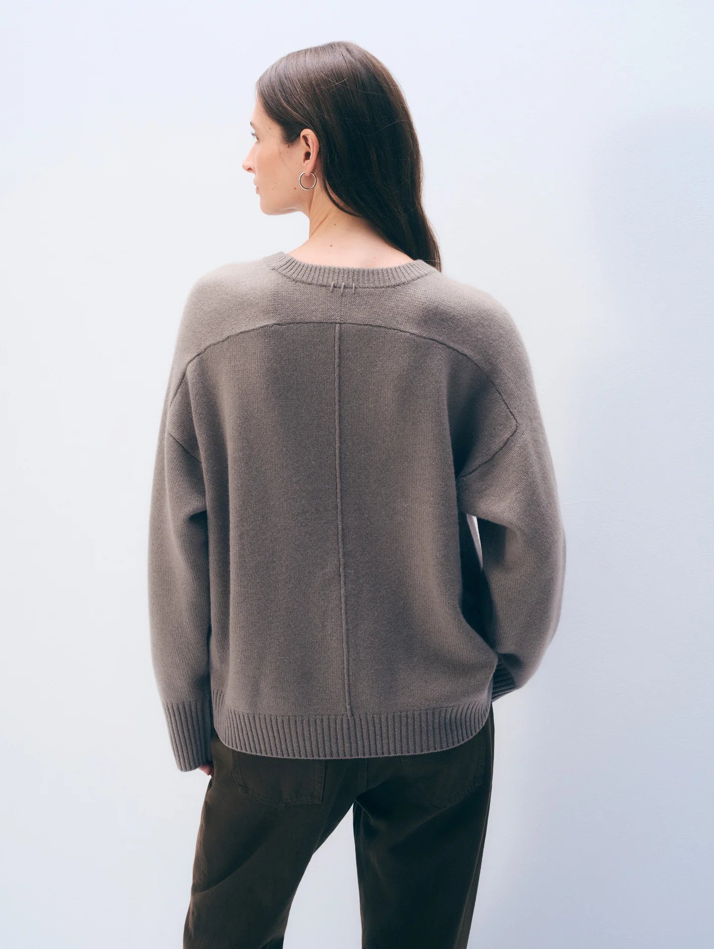 White + Warren- Cashmere Saddle Sleeve Crewneck- Soft Shale