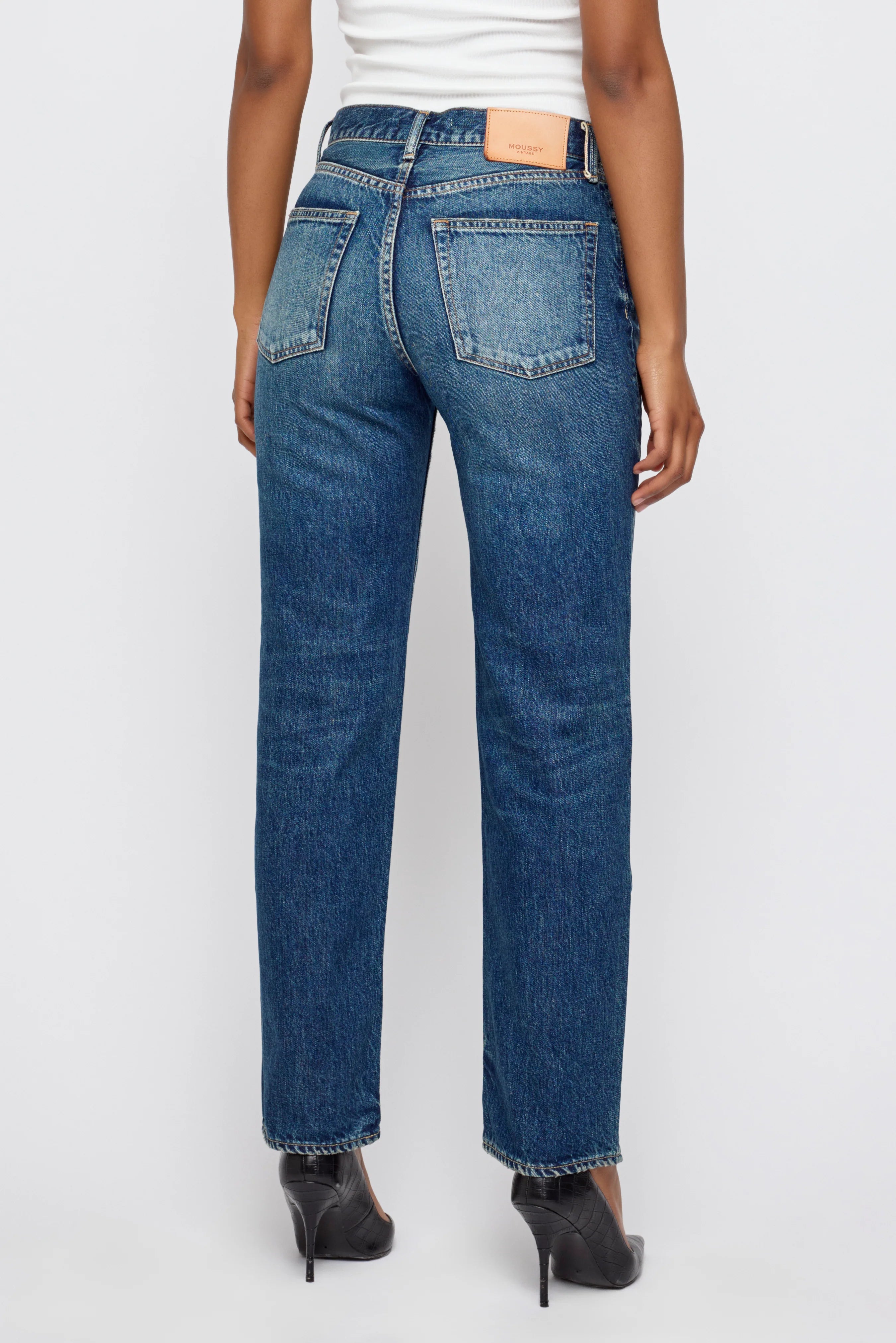 Moussy- Straight- Leyden