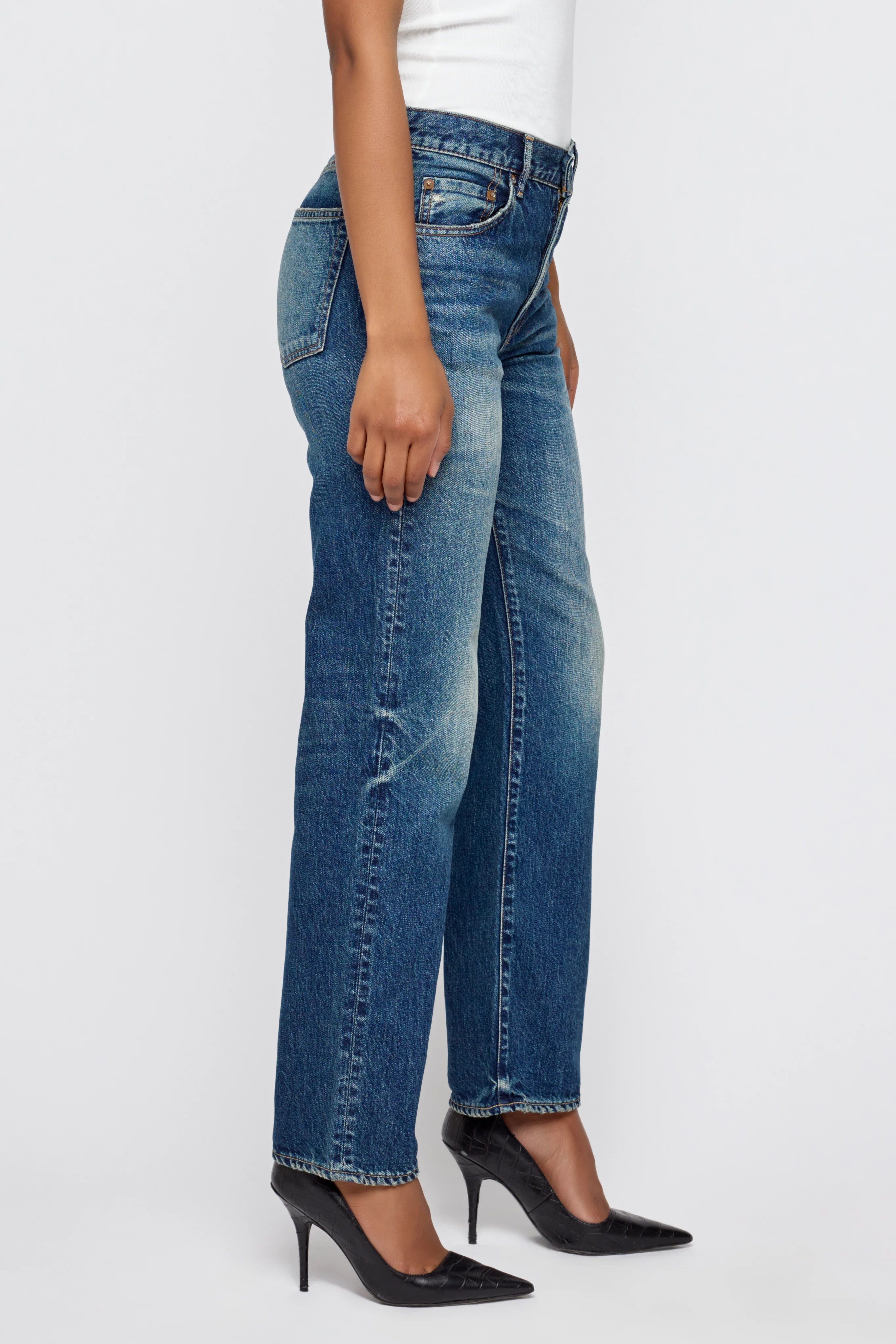 Moussy- Straight- Leyden