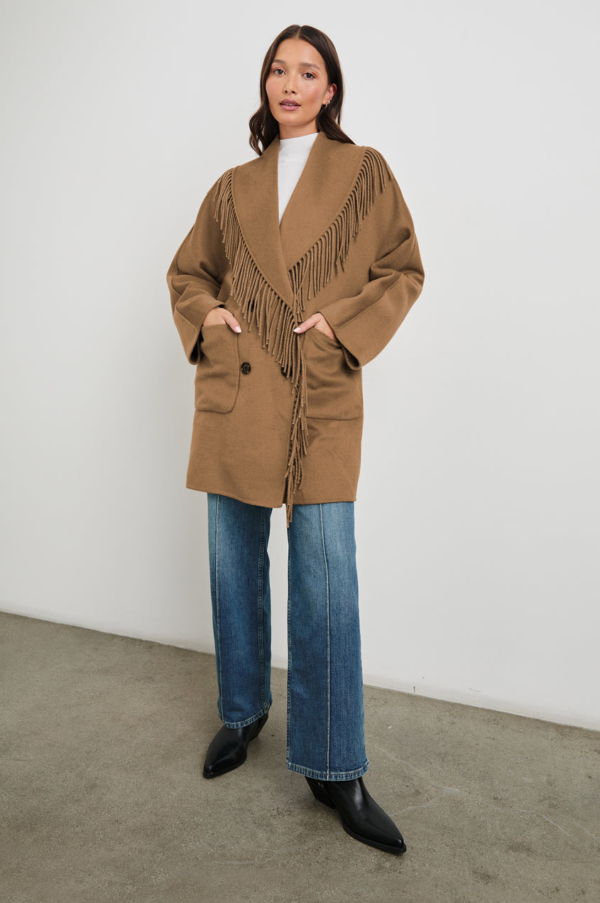 Rails - Hugo Coat - Camel