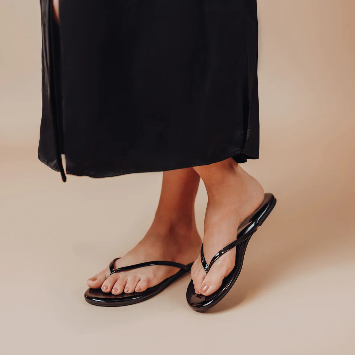 Solei Sea Indie Flip Flop in Onyx Patent