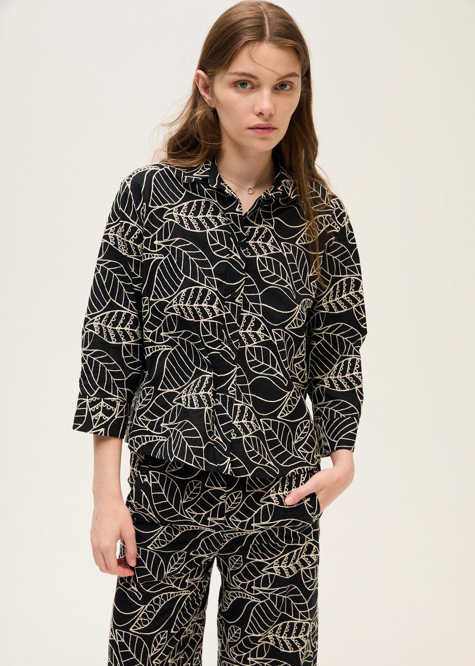 Rosso35 S7362B Embroidered cotton muslin shirt