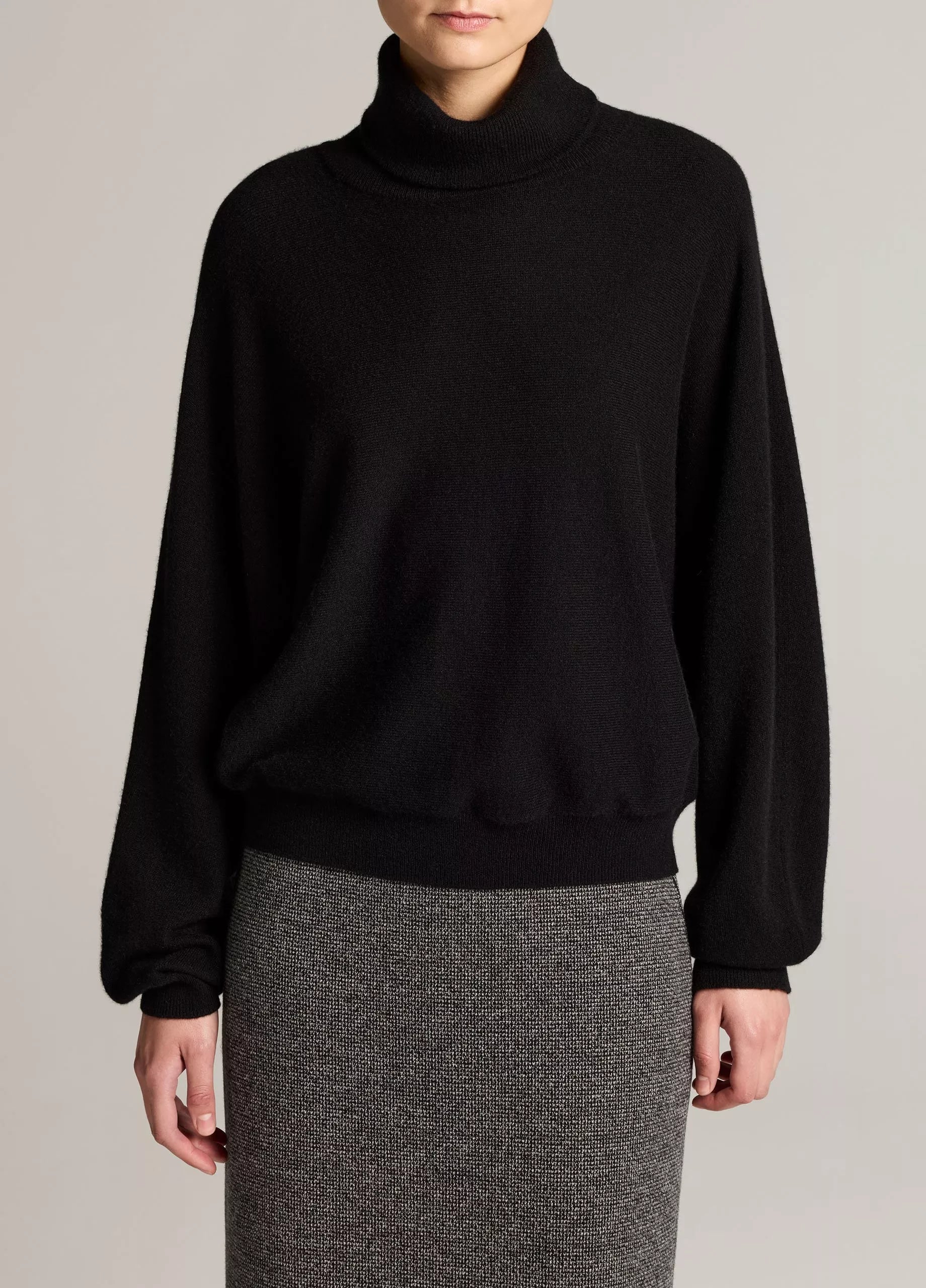 Vince- Dolman Turtleneck Sweater- Black