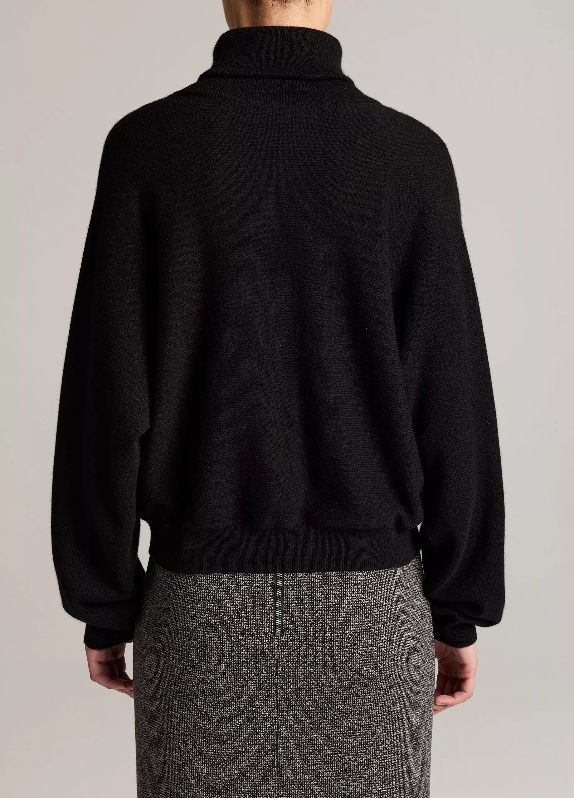 Vince- Dolman Turtleneck Sweater- Black
