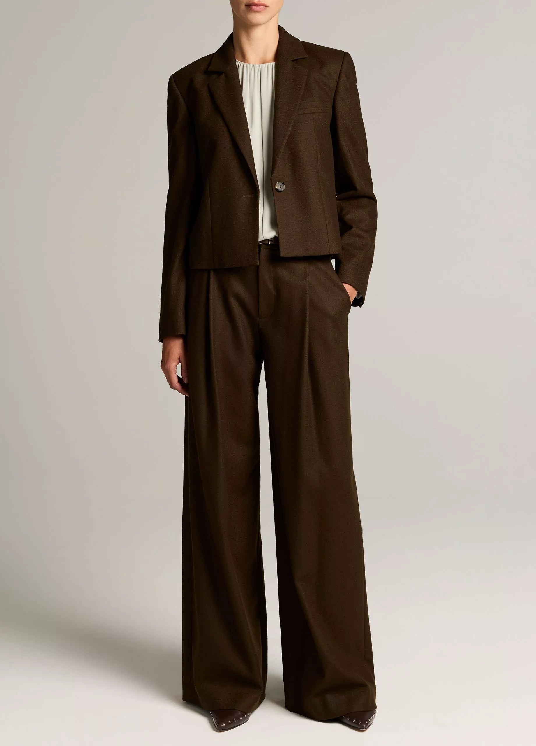 Vince- Soft Flannel Short Wool Blazer- Pinewood