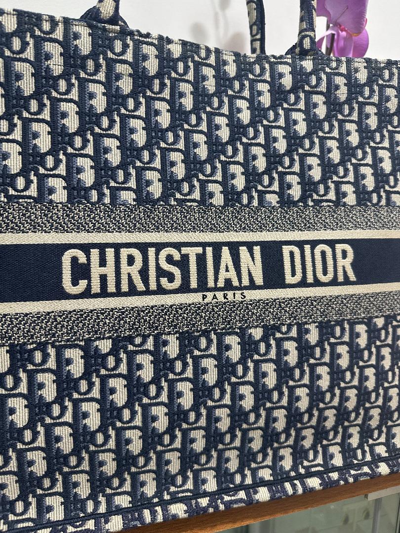 Dior - Pre-Owned Large Book Tote Oblique Embroidered